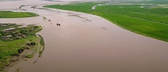 北韓因梅雨影響，多處堤防潰堤、住宅倒塌、農田淹水。（圖／AP）