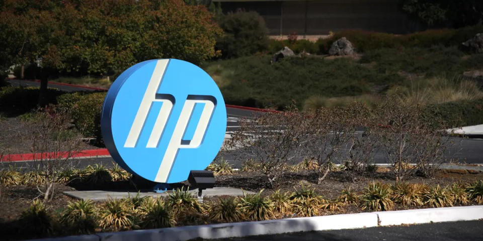 Das Logo von Hewlett Packard (HP) ist vor dem Bürokomplex am 04. Oktober 2019 in Palo Alto, Kalifornien, zu sehen. - Copyright: Justin Sullivan/Getty Images