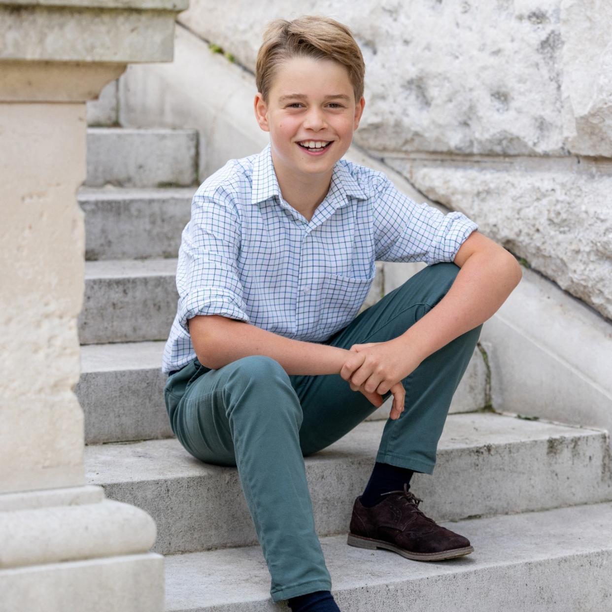  Prince George's tenth birthday portrait. 