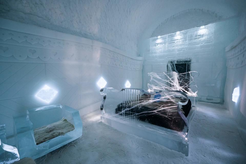 El Icehotel se reinventa y rediseña cada año. En abril, se derrite. (Foto: JONATHAN NACKSTRAND/AFP via Getty Images)