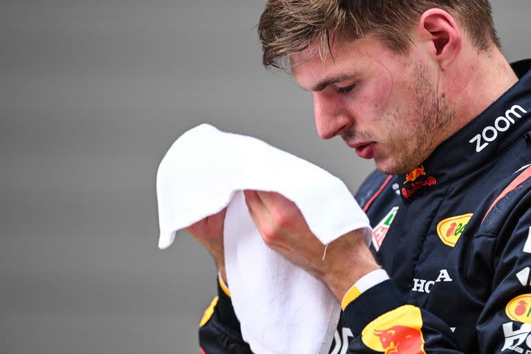 Momento de distensión para Max Verstappen después de un sábado a puro triunfo: ganó la carrera sprint e hizo la pole en China