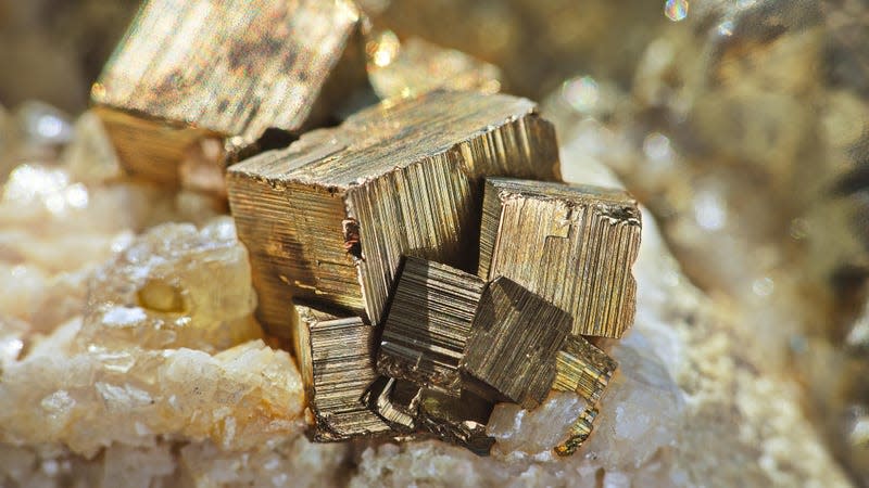 Pyrite clusters in quartz. - Photo: Olpo (Shutterstock)