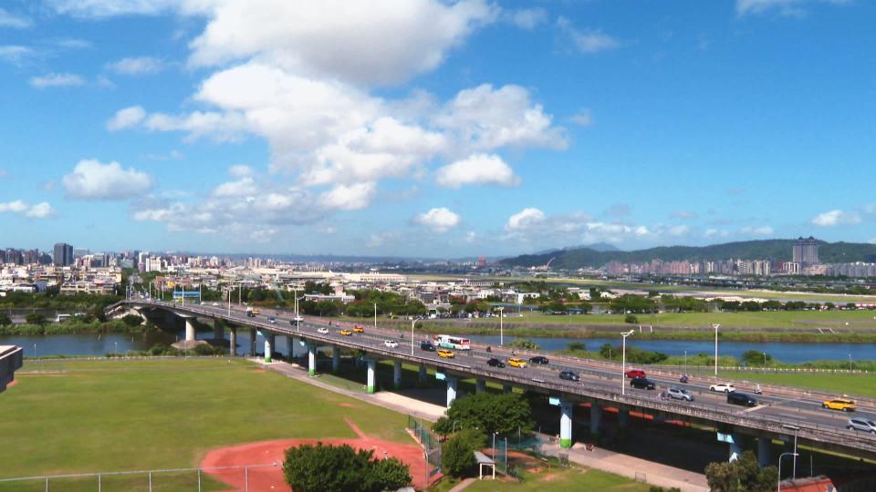 今日白天天氣回暖。（資料畫面）