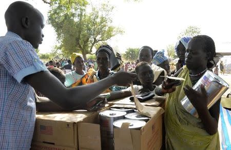 Internally displaced South Sudanese receive cooking oil and food aid from the World Food Programme in Bor, Jonglei state, in this file photo taken on December 10, 2014. REUTERS/Jok Solomon