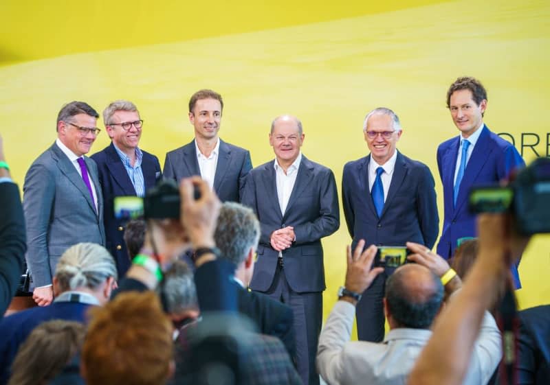 (L-R) Boris Rhein, Minister President of Hesse, Xavier Chereau, Chairman of the Supervisory Board of Opel Automobile GmbH, Florian Huettl, Managing Director of Opel Automobile GmbH, German Chancellor Olaf Scholz, Carlos Tavares, CEO of Stellantis, and John Elkann, Chairman of the Supervisory Board of Stellantis, take part in a ceremony to mark 125 years of Opel vehicle production at Opel's headquarters. Opel has produced more than 75 million vehicles since 1899. Andreas Arnold/dpa