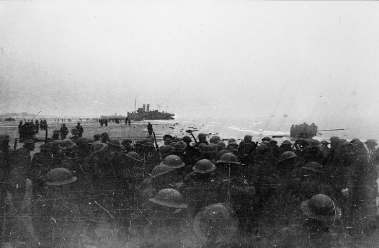 <span class="caption">Men of the 2nd Royal Ulster Rifles awaiting evacuation at Bray Dunes, near Dunkirk, 1940.</span> <span class="attribution"><a class="link " href="https://commons.wikimedia.org/wiki/File:Dunkirk_1940_HU1137.jpg" rel="nofollow noopener" target="_blank" data-ylk="slk:Imperial War Museum/Wikimedia;elm:context_link;itc:0;sec:content-canvas">Imperial War Museum/Wikimedia</a></span>