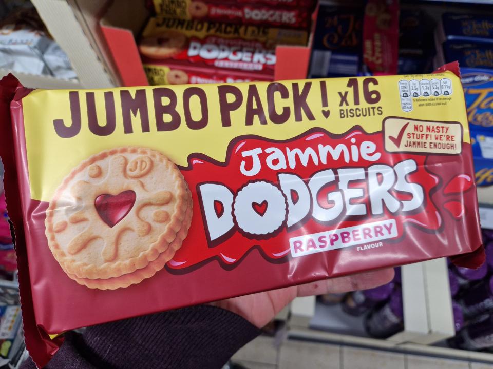 Jammie Dodgers in raspberry flavor