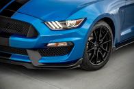 <p>A Tremec six-speed manual is the only transmission offered for the GT350.</p>