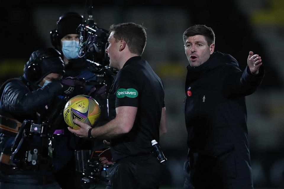 <p>Gerrard was left furious after seeing Morelos booked for a dive</p> (Getty Images)