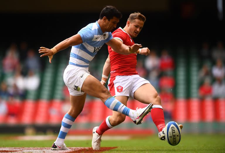 Un desgarro en el cuádriceps derecho elimina del Rugby Championship por tres o cuatro semanas a Matías Moroni; una baja importante en un sector, el de los backs, que necesita una urgente mejora en los Pumas.