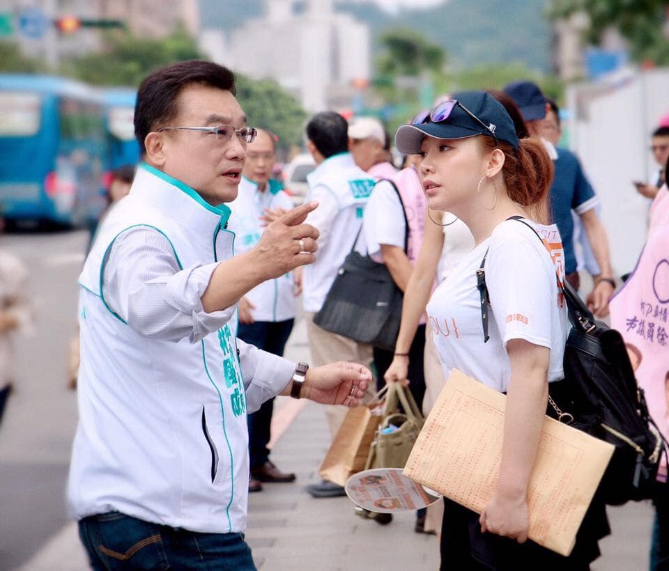 民眾黨台北市議員林國成及民眾黨中山大同市議員參選人林珍羽。   圖：翻攝林珍羽臉書