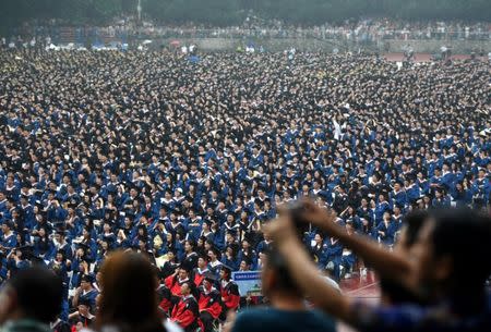 Students wearing academic gowns attend their graduation ceremony at Wuhan University in Hubei province, China June 22, 2018. REUTERS/Stringer