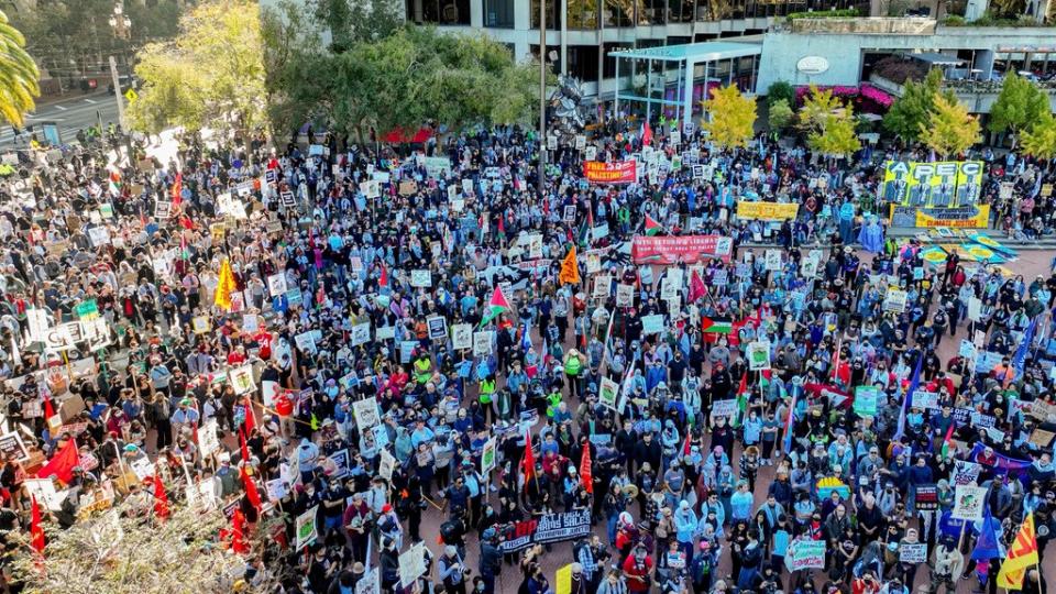 美國舊金山街頭湧入大批示威民眾，要在APEC峰會舉行期間表達訴求。美聯社