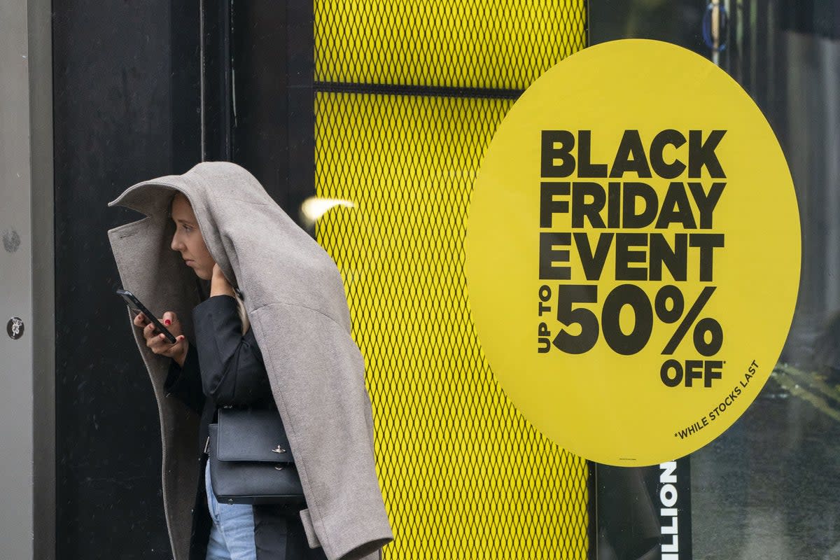 Shoppers on Oxford Street in London on Black Friday 2021 (Dominic Lipinski/PA) (PA Archive)
