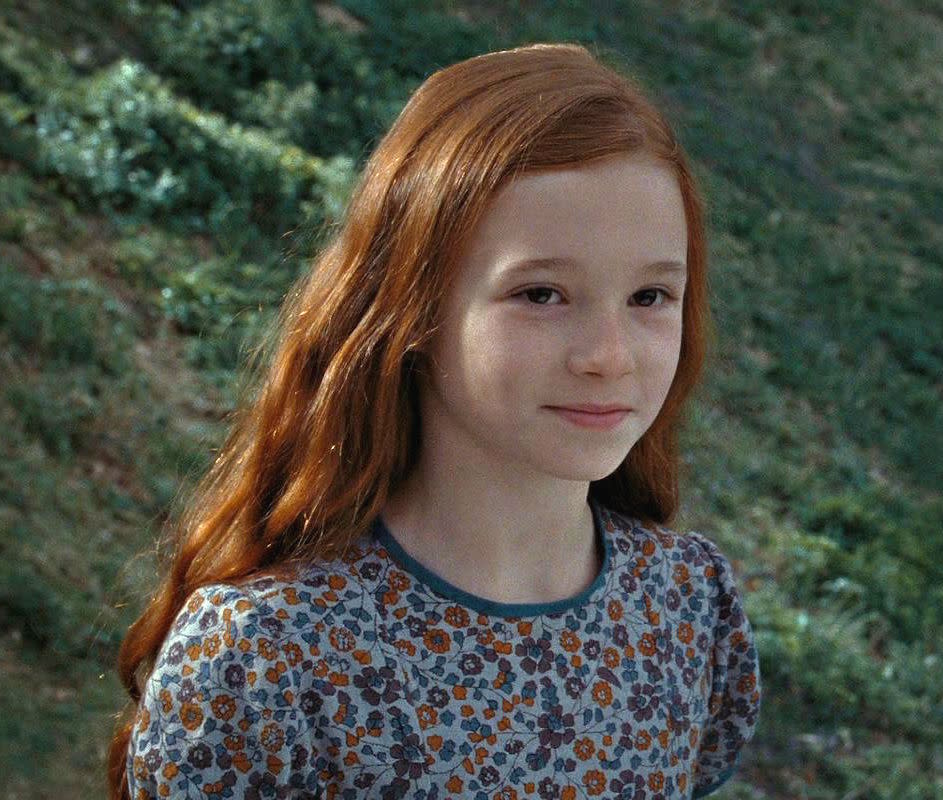 “Harry Potter’s” young Lily has grown up SO MUCH and is now a stunning young witch