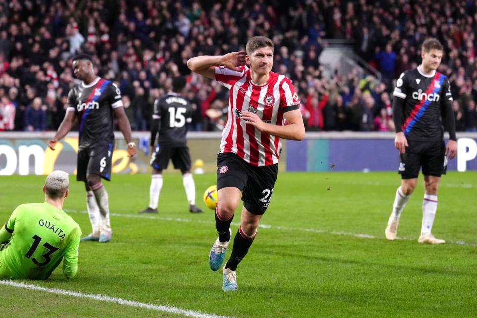 Vitaly Janelt (centre) celebrates scoring an injury-time equaliser for Brentford against Crystal Palace (John Walton/PA images). (PA Wire)