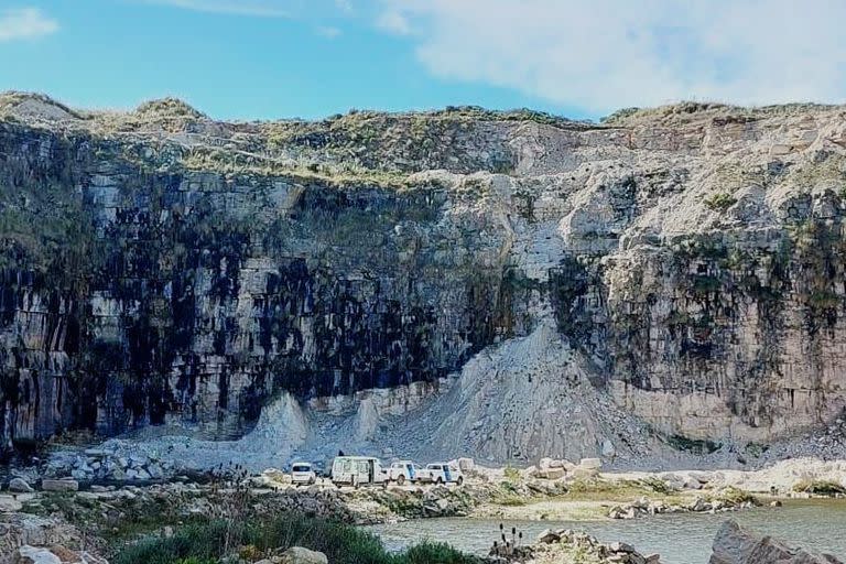 El acantilado donde falleció el hombre que hacía trekking