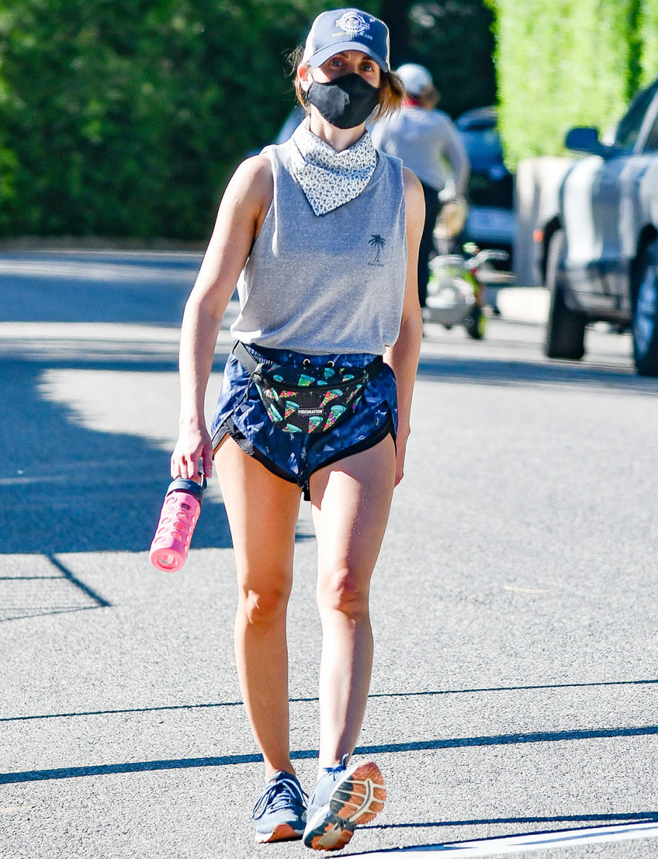 <p>Alison Brie changes into her running gear to break a sweat on Tuesday in sunny L.A.</p>