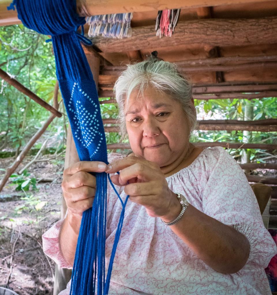 Fingerweaving_Oconaluftee Indian Village_Cherokee, NC