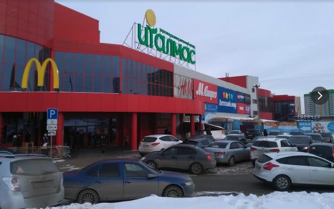 The Itlamas shopping mall in Izhevsk which once held stores such as H&M, McDonalds, and Destsky Mir, Russia’s most famous chain of toy shops