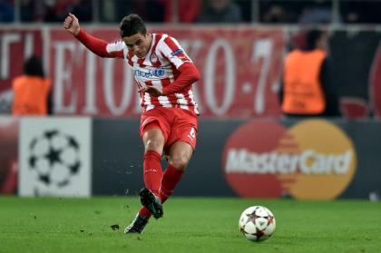 Afellay joins Stoke's growing corps of ex-Barcelona players. (AFP Photo)