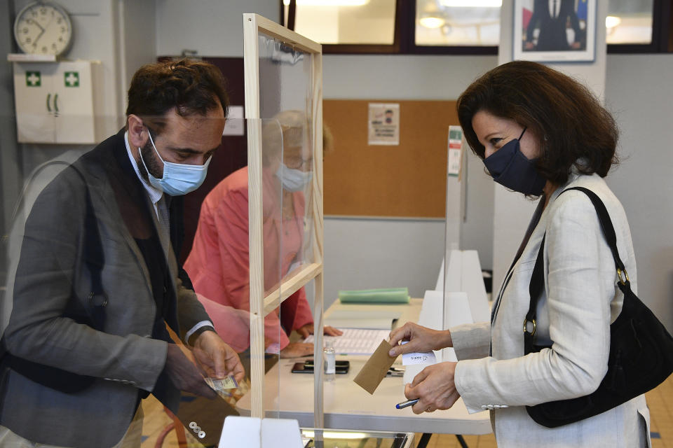 Agnes Buzyn, candidate for the presidential party La Republique en Marche (LREM) in the municipal elections casts her ballot in Paris Sunday, June 28, 2020. France is holding the second round of municipal elections in 5,000 towns and cities Sunday that got postponed due to the country's coronavirus outbreak.(Christophe Archambault, Pool via AP)