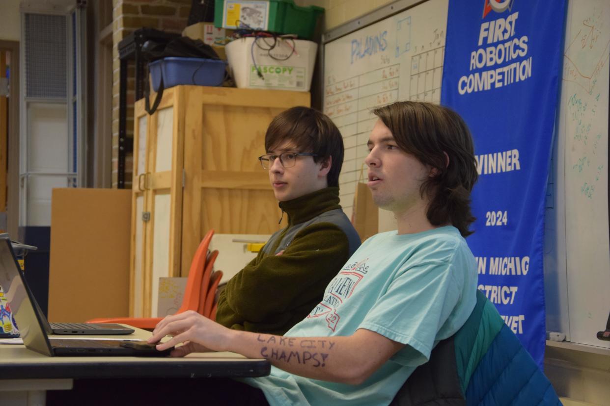 Team captains Simon Gelb (left) and Cosmo Franseth (right) address the team during their March 13 robotics meeting.