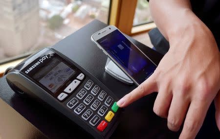 Samsung's new Samsung Pay mobile wallet system is demonstrated at its Australian launch in Sydney, June 15, 2016. REUTERS/Matt Siegel