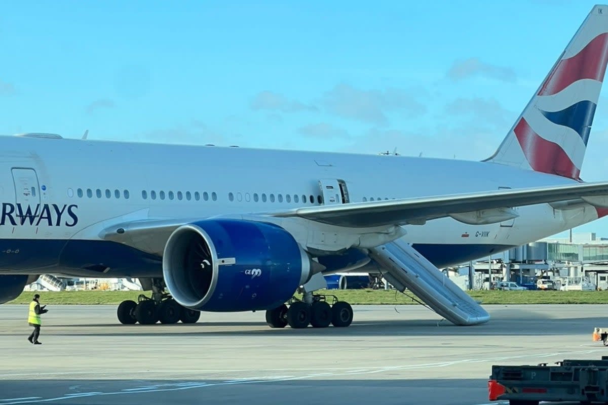 The emergency slide opened as the flight began its take off procedure (Ham/MZulqarnainBut1 Twitter)