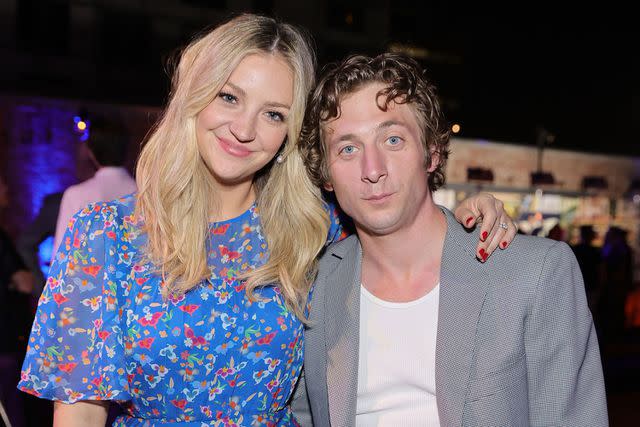 <p>Amy Sussman/Getty</p> Abby Elliott and Jeremy Allen White of 'The Bear'
