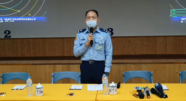 國防部空軍五聯隊聯隊長謝日升少將說明事件。