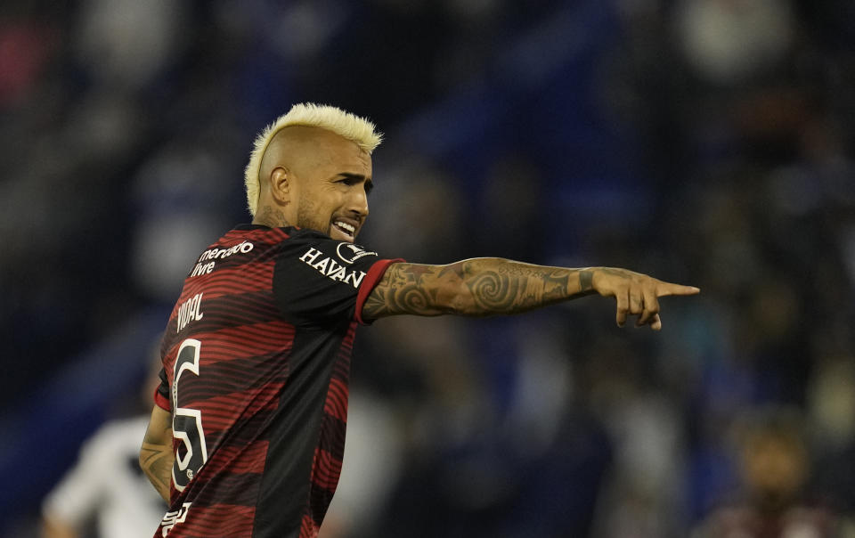 El volante chileno Arturo Vidal de Flamengo durante el partido contra Vélez Sarsfield de Argentina por la Copa Libertadores, el 31 de agosto de 2022, en Buenos Aires. (AP Foto/Natacha Pisarenko)