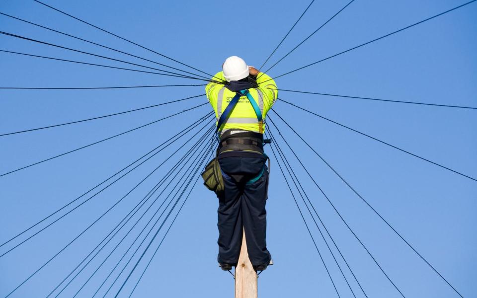 BT engineer - Credit: David Gee / Alamy Stock Photo