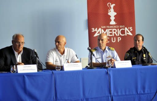 La muerte del marino británico Andrew Simpson tras zozobrar en la bahía de San Francisco el catamarán del equipo sueco Artemis, que participaría en la Copa América de este verano, pone en dudas la seguridad de la embarcación AC72 que se utiliza en estas competencias. (AFP | Josh Edelson)