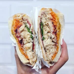 This chicken sandwich is priced at S$7.60 (about NT$161) (Courtesy of Samwitch/Instagram)