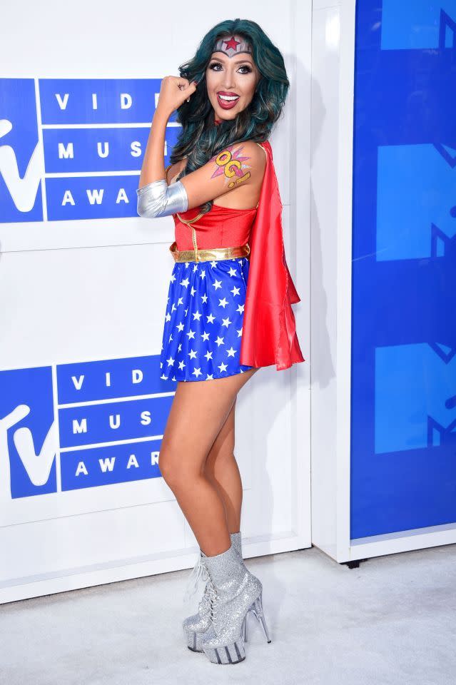 Farrah Abraham vêtue d'un costume Wonder Woman, deux mois avant Halloween 