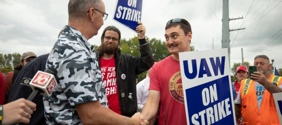 Labor unions are having a moment in the sun after seeing 'a summer of strikes' — but who's actually getting burned in the end? These are the pros and cons of unions