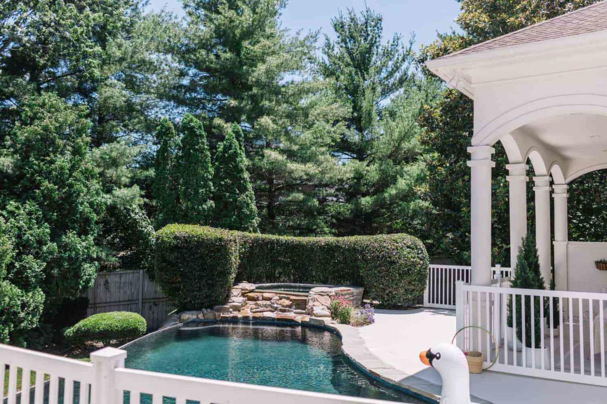 <p><a href="https://abeautifulmess.com/elsies-back-porch-pool-tour/">A Beautiful Mess</a></p>