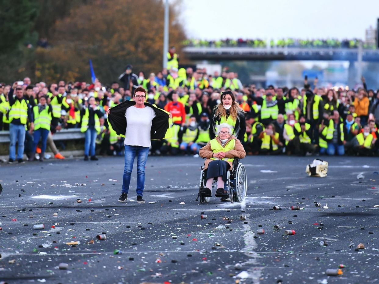 Protesters face riot police in Virsac, near Bordeaux: AFP/Getty Images