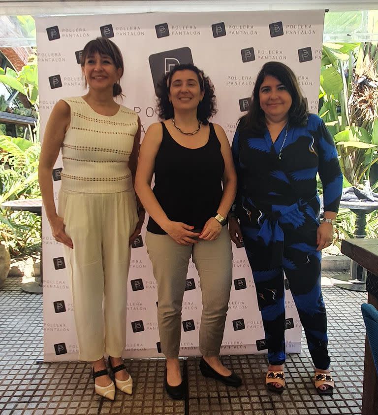 Fabiana Ricagno (Fundadora ONG Pollera Pantalón), Maria José Navajas (premiada) y Marina Rosso ( ONG Pollera Pantalón)