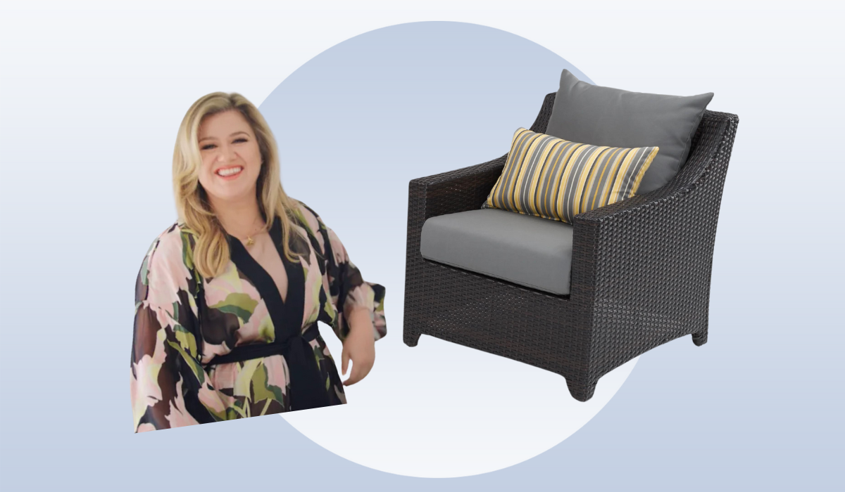 Kelly Clarkson, outdoor chair