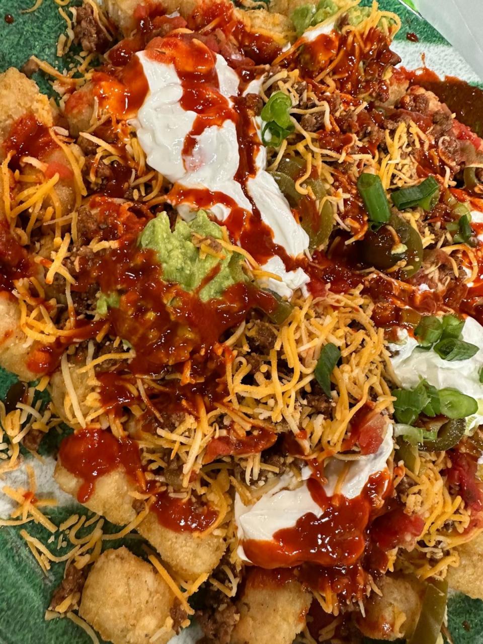 PHOTO: Chef Joe Isidori made a tray of loaded tater tots topped with Taylor Swift-inspired 'Karma' hot sauce. (ABC News)