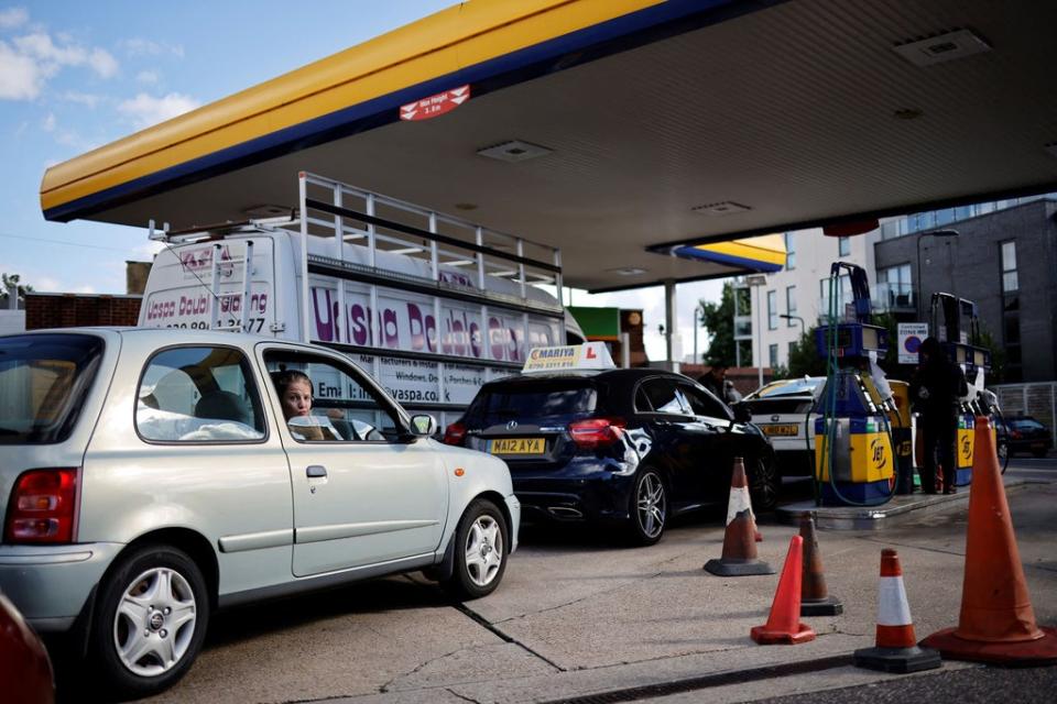 The energy crunch has created long queues in gas stations (AFP via Getty Images)