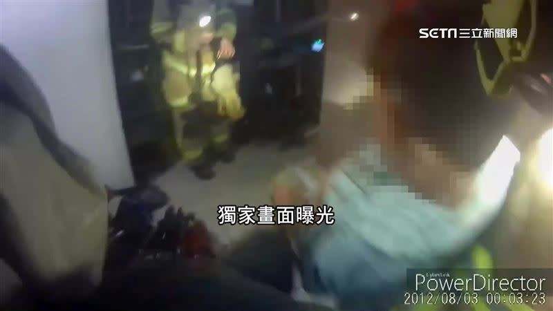 氣爆現場，竹北消防抱起受困男童撤離，獨家畫面曝光。