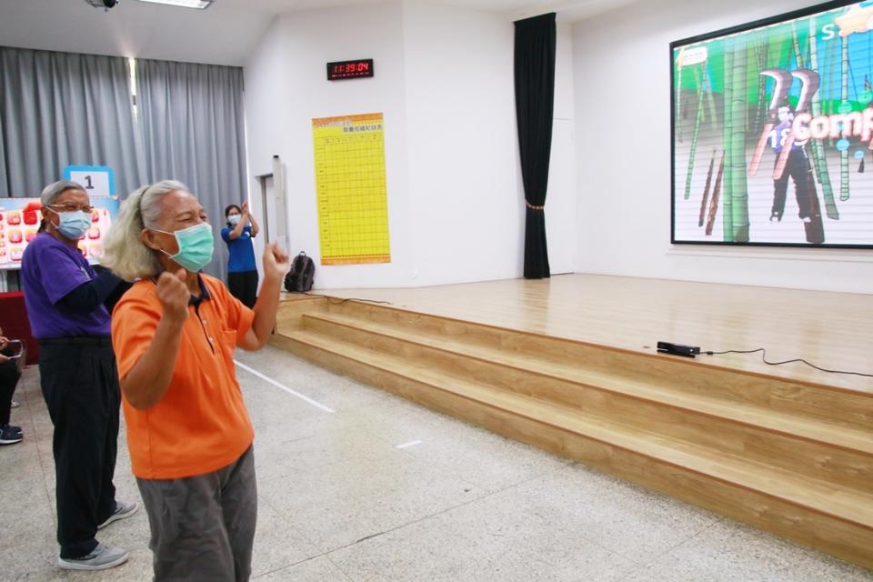 響應9月9日國民體育日，臺東縣舉辦部落文健站AR創意運動競賽，讓長者們開心活動筋骨。