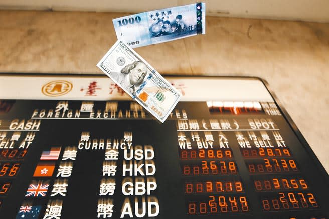 台北外匯市場新台幣兌美元6日以28.96元收盤，升值6分，成交金額11.62億美元。（郭吉銓攝）