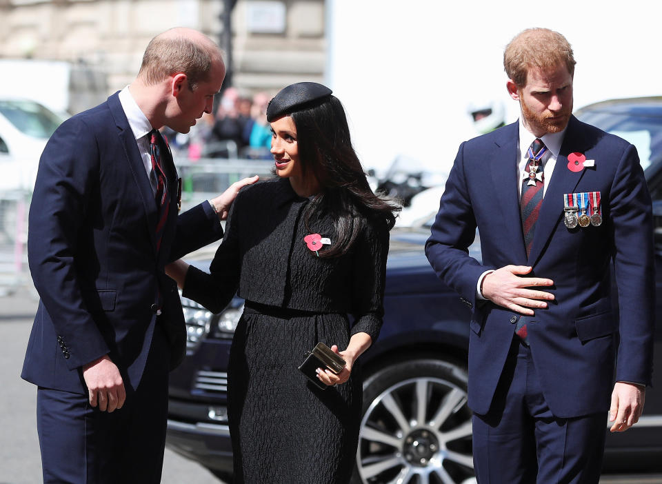 <p>Una de las últimas veces que los hemos visto fue en un acto en la Abadía de Westminster el pasado mes de abril, donde también estaba Meghan Markle, que queda claro que se ha ganado a su futuro cuñado Guillermo. El próximo momento emotivo para estos dos hermanos inseparables será la boda de Harry el próximo 19 de mayo, un instante que volverán a vivir juntos. (Foto: Gtres). </p>