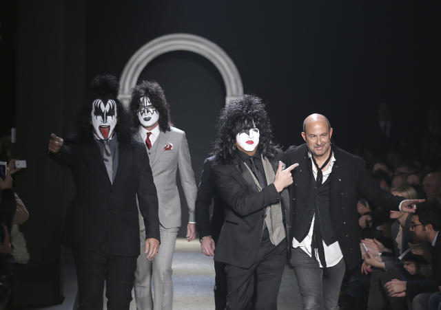 Kiss sorprende en desfile de de Milán