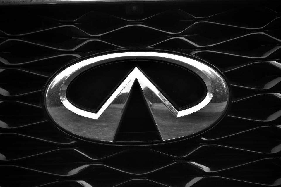 2023 Infiniti QX60 Sensory AWD badge