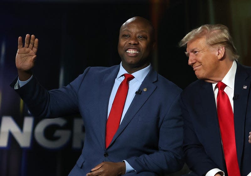 GREENVILLE, SOUTH CAROLINA - FEBRUARY 20: U.S. Sen. Tim Scott (R-SC) waves as he sits with Republican presidential candidate, former U.S. President Donald Trump during a Fox News town hall at the Greenville Convention Center on February 20, 2024 in Greenville, South Carolina. - Photo: Justin Sullivan (Getty Images)